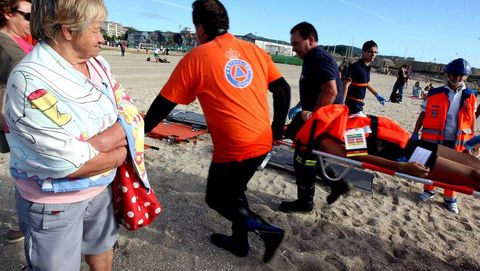 Simulacro de rescate en una playa de Arousa