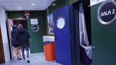 Acceso a las salas de los multicines de Viveiro, ya cerrados