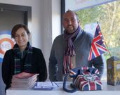 William Robertson y Romyna Est�vez, escoc�s �l e inglesa ella, han montado una academia. 