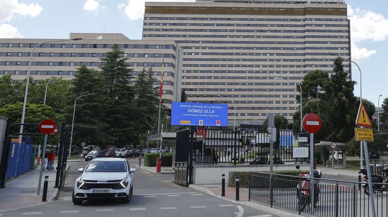 Los pasajeros espa&ntilde;oles pasar&iacute;an la cuarentena en el hospital G&oacute;mez Ulla de Madrid