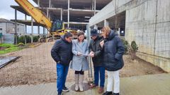 La alcaldesa cervense y varios concejales supervisaron este jueves el inicio de las obras