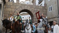 Jinetes a caballo pregonan la Feira Franca en Pontevedra