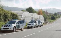 Patrullas de la Guardia Civil e inspectores de trabajo se presentaron en Herb�n ayer por la ma�ana. 