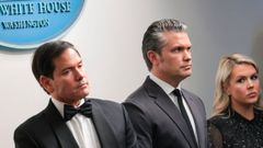 El secretario de Estado de EE.UU., Marco Rubio; el jefe del Pent�gono, Pete Hegseth; y la portavoz de la Casa Blanca, Karoline Leavitt, en Washington