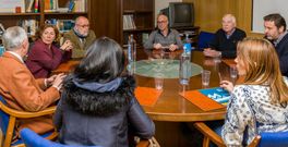 Mar Barc�n, reunida ayer con empresarios de la Grela. 