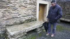 Iglesia de Perl�o Fene 
El investigador Fernando Dopico identifica una tumba medieval del siglo XV como propiedad de los Andrade