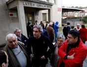 Enero de 2012: vecinos intentan entrar en el centro c�vico tras ser expulsados por Caballero.