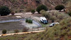 Los buzos drenan unas balsas cerca de donde apareci� una camiseta