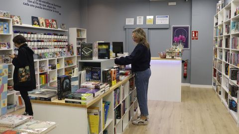 Actividad en una librer�a de la capital ourensana.