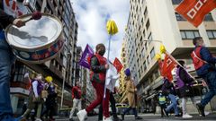 El sector de la limpieza alza la fregona en A Coru�a en su lucha por mejorar las condiciones laborales