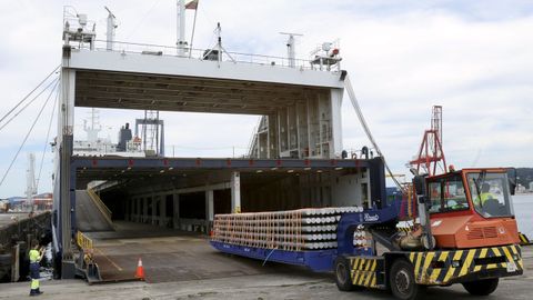 Un barco Roro inicia la l�nea regular entre los puertos de Vilagarc�a y R�terdan