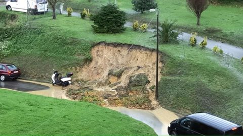 Peque�o argayo causado por la lluvia en Luanco