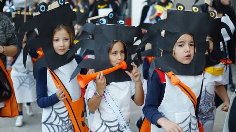 Procesi�n de la Santa Compa�a con ni�os de Sama�n / Halloween