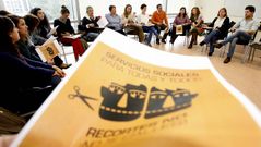 Parte de los trabajadores asistentes a la reuni�n celebrada ayer por la ma�ana en el Pazo.