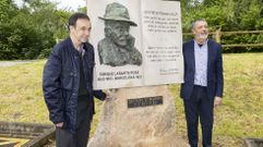 ngel Labarta e Manuel Muo, nos actos do centenario da morte de Labarta Pose, en maio. Os dous participaron da descuberta da escultura na praza Jorge Mira Prez