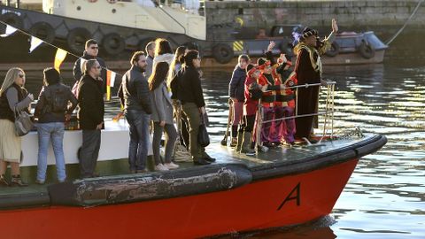 Los Reyes llegando al puerto de Ferrol