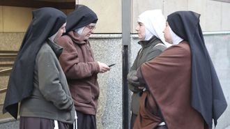 Cuatro de las monjas excomulgadas de Belorado, a las puertas del Juzgado de Instrucci�n N�mero 5 de Bilbao