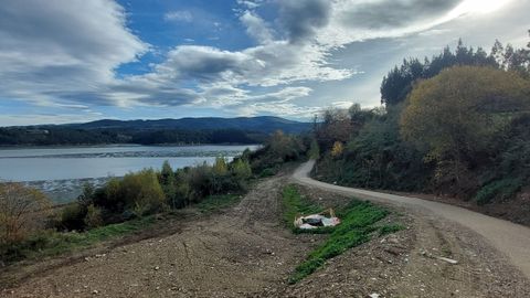 Una vez concluida, con solo desbrozar el trazado del antiguo tren minero pr�cticamente se podr� llegar a pie a Porto, a las puertas de Vegadeo