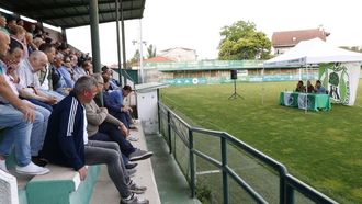 Varios cientos de socios conocieron de primera mano la situaci�n actual del club