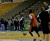 Lisardo G�mez, al fondo con sus ayudantes, en el regreso del Breog�n ayer a los entrenamientos.
