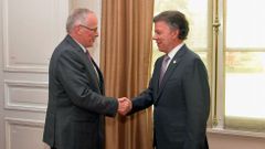 El presidente de Colombia Juan Manuel Santos, durante un encuentro con el enviado especial de Alemania para el proceso de paz con las FARC.