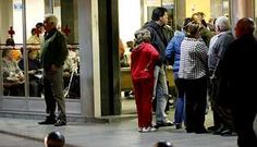 En los grandes hospitales, el CHUAC en la imagen, los �ltimos d�as se han vivido colapsos por la gripe