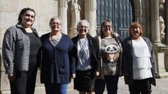 Sheila Lorenzo, Adela Mart�nez, Mar�a Jos� Pintos, Ana Mart�nez y Aurora Couso, representantes de hermandades canguesas