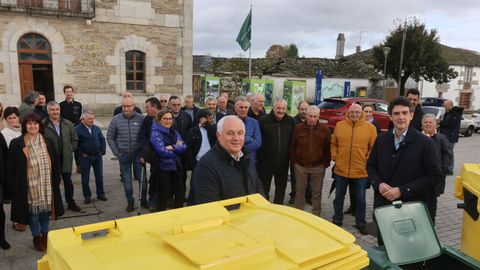 El alcalde, Jos Pardo, recibi adems contenedores y composteros que se repartirn por el municipio