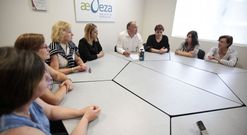 Representantes de librer�as y la comisi�n de comercio junto a Lamas en la presentaci�n de la campa�a.