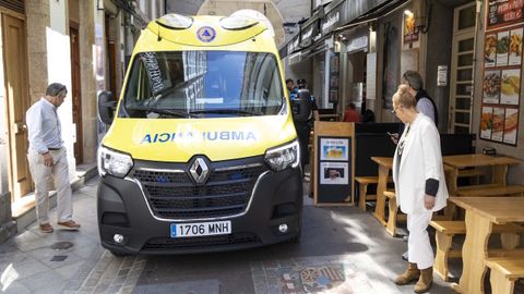 Agentes del 092 y personal del Ayuntamiento acompa�aron a la ambulancia durante su recorrido para comprobar las distancias requeridas para circular