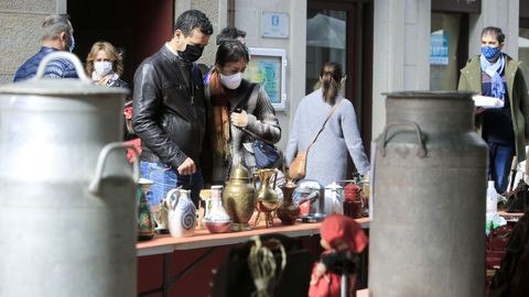 Tambi�n dentro del programa de las fiestas, en la R�a da Ra��a se celebr� una feria de artesan�a y antig�edades