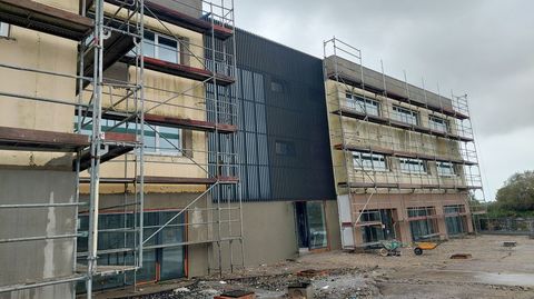 Aspecto exterior del viejo colegio Cruceiro, en Vilalonga, que ser la sede de la FP dual de Hostelera e Restauracin