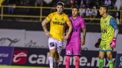 Santiago Rom�n, de amarillo