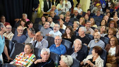 PLENO MOCION DE CENSURA EN EL CONCELLO DE RIBEIRA, DONDE LUIS PEREZ BARRAL ALCALDE DEL BNG CEDE EL BASTON DE MANDO A LA NUEVA ALCALDESA MARIA JOSE SAMPEDRO CANDIDATA DEL PP, PRIMERA MUJER EN ESTE PUESTO.