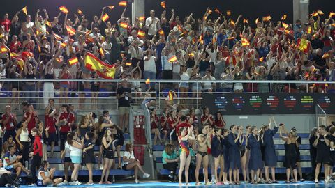 La piscina de Portomui�os estuvo llena de aficcionados