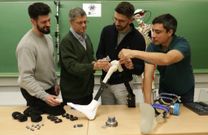 Equipo de ingenieros del Citeni de Ferrol que asume el dise�o de exoesqueletos destinados a ayudar a personal sanitario y cuidadores