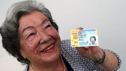 En Rianxo todos la conocen como Maruxa, pero como consta en su DNI, ella es Ecl�ptica �rbita. El culpable de que porte un nombre tan genuino fue su padrino. �l era guarda forestal y en 1936 la persona a la que sus padres confiaron la responsabilidad�de inscribir a su ahijada
