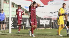 Soto se lleva las manos a la cabeza en un partido donde el Pontevedra se vino de vac�o desde M�rida