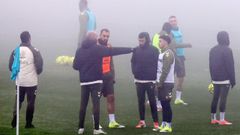 Claudio Gir�ldez, dando instrucciones a Dur�n y Borja en presencia de R�ber Fern�ndez.