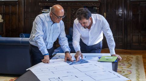 Jos Manuel Baltar y lvaro Fernndez supervisaron los planos del proyecto