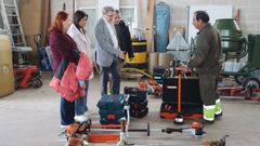 El delegado de la Xunta, Manuel Pardo, visit� las instalaciones de la brigada ambiental de la Agrupaci�n Larouco-O Bolo