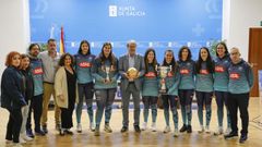 El delegado de la Xunta, Manuel Pardo, recibi al Aceites Abril de voleibol