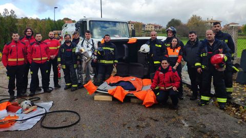Jornada de convivencia de agrupaciones de Protecc��n Civil en Allariz.M�s de 400 voluntarios se reunieron en esta jornada en Allariz. Protecci�n Civil de Maceda, GES de Lobios y Tr�fico de la Guardia Civil hicieron un taller de accidente de veh�culo de mercanc�as peligrosas