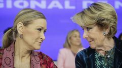 Una imagen de Esperanza Aguirre y Cristina Cifuentes conversando durante la reuni�n de la Junta Directiva del PP regional celebrada el mes pasado
