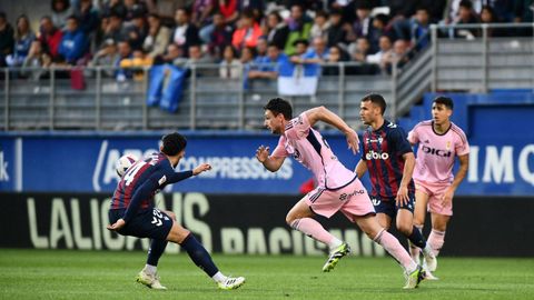 Playoff de ascenso entre Eibar y Oviedo en Ipur�a
