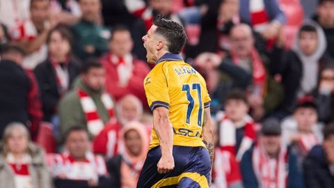 Alfon Gonz�lez, celebrando el gol que anot� con el Villarreal ante el Athletic Club.
