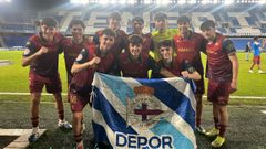 Jugadores del Deportivo juvenil, celebrando la victoria en Tenerife