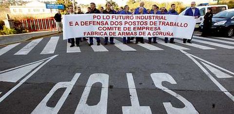 <span lang= es-es >Recrudecimiento de las protestas</span>. El comit� de empresa asegura que ante la postura inamovible de General Dynamics no descartan un encierro indefinido. Recuerdan que en anteriores conflictos llegaron a permanecer 138 para defender la viabilidad de la factor�a.