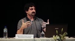 Urko Fern�ndez dirixe a plataforma PantallasAmigas para fomentar o uso seguro de Internet. 