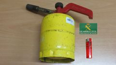 Bombona de camping-gas con la que uno de los detenidos iniciaba incendios forestales